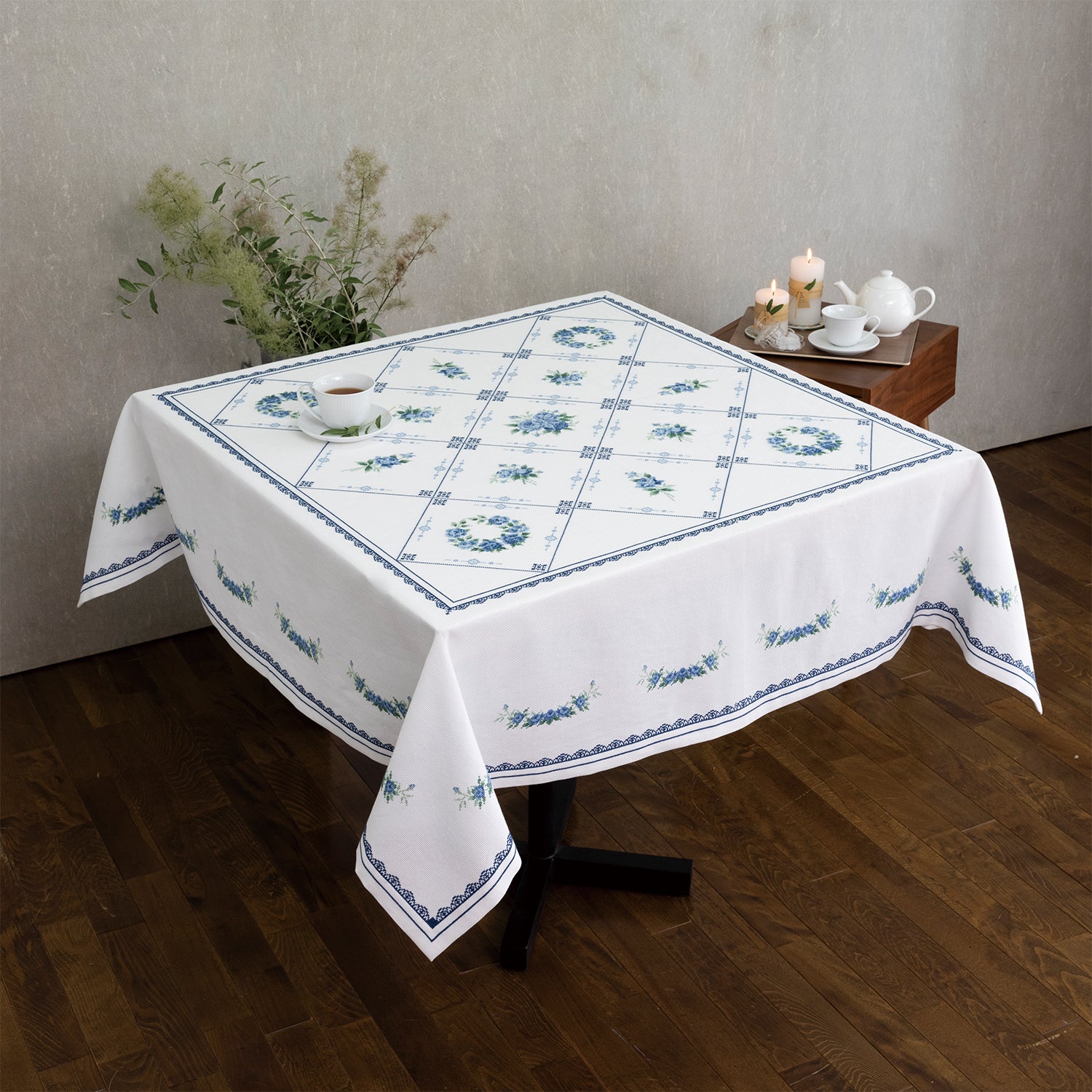 No.1204 Blue rose motif tablecloth