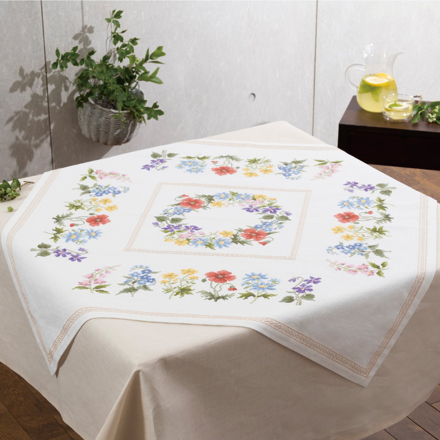 No.1206 春の小花のテーブルクロス