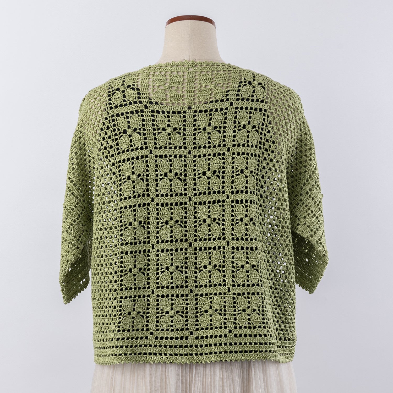 Pattern for a small flower pattern pullover